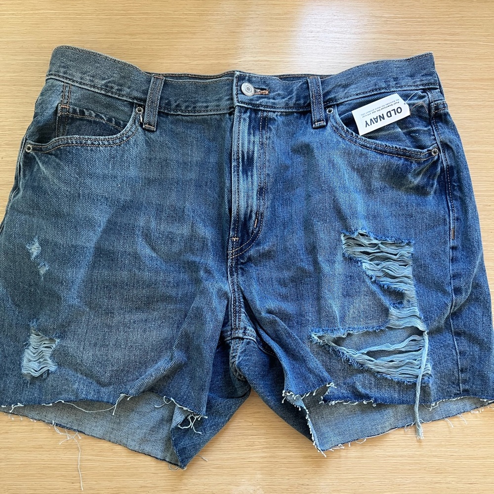 Old Navy size 14 distressed shorts NWT